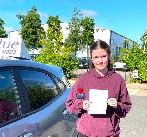 Charlotte Taylor from Bracknell Passed Driving Test FIRST TIME in Farnborough