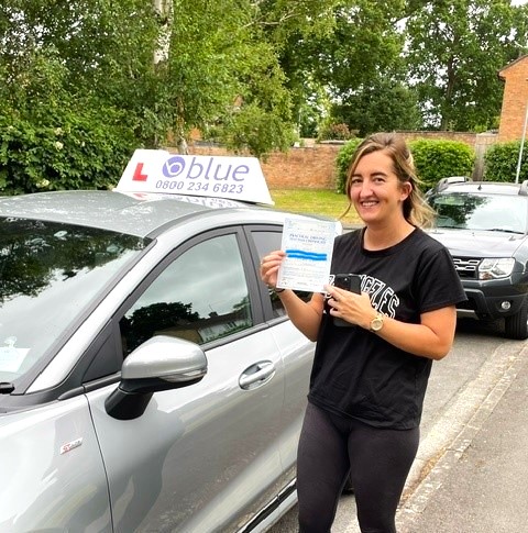 Louise Forbes from Bracknell Passing Driving Test in Farnborough