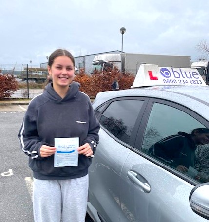 Lucy G of Wokingham Passed Driving Test in Farnborough