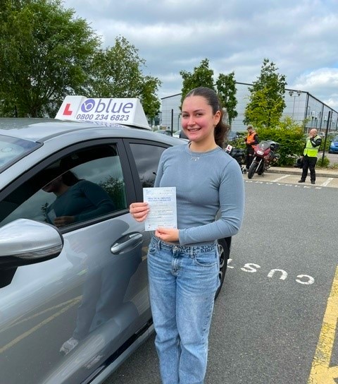 Zara Mahmoud from Sunninghill Passed Driving Test in Farnborough
